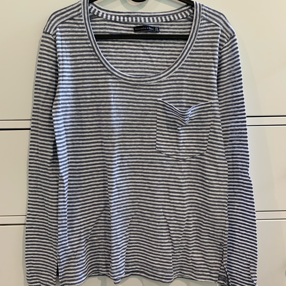 Abercrombie & Fitch Grey and White Stripped Long Sleeve